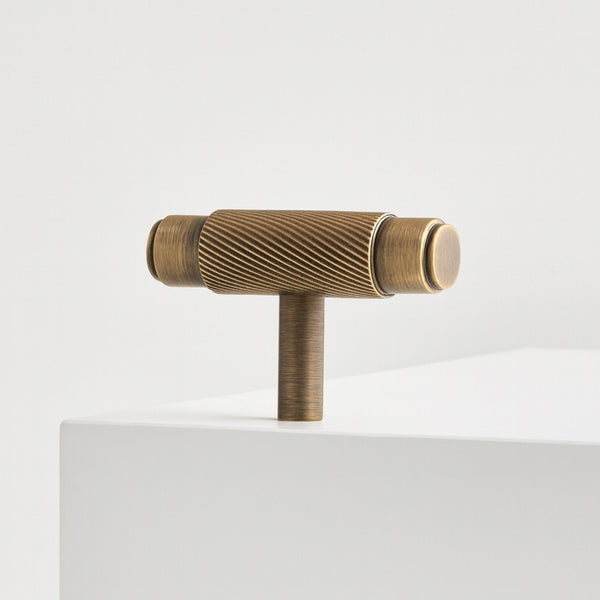 T-bar 3146 | Räfflad | Antik Mässing