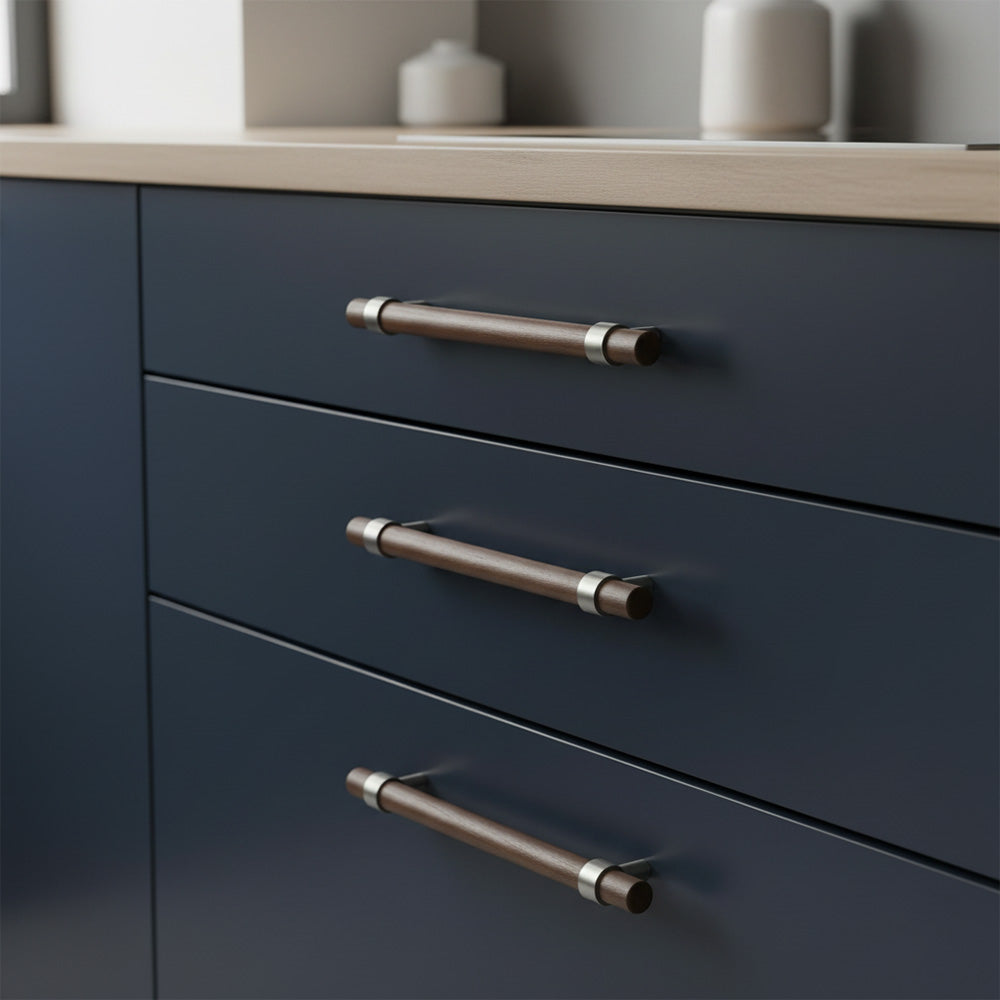 Maniglia CH025W | Noce + Nichel