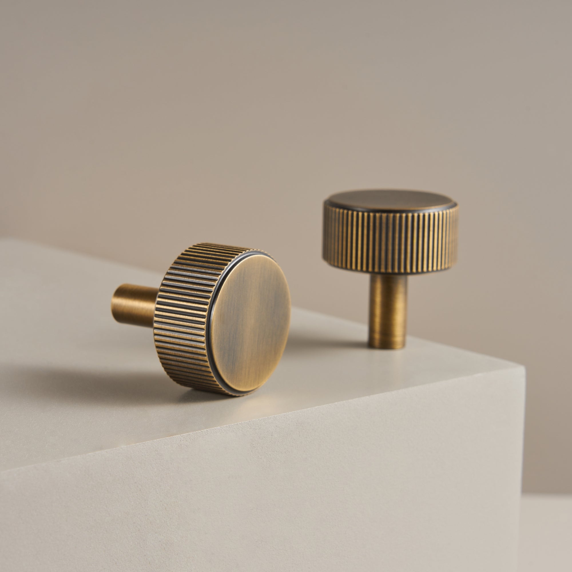 Pomello CH052 | Zigrinato | Ottone Antico