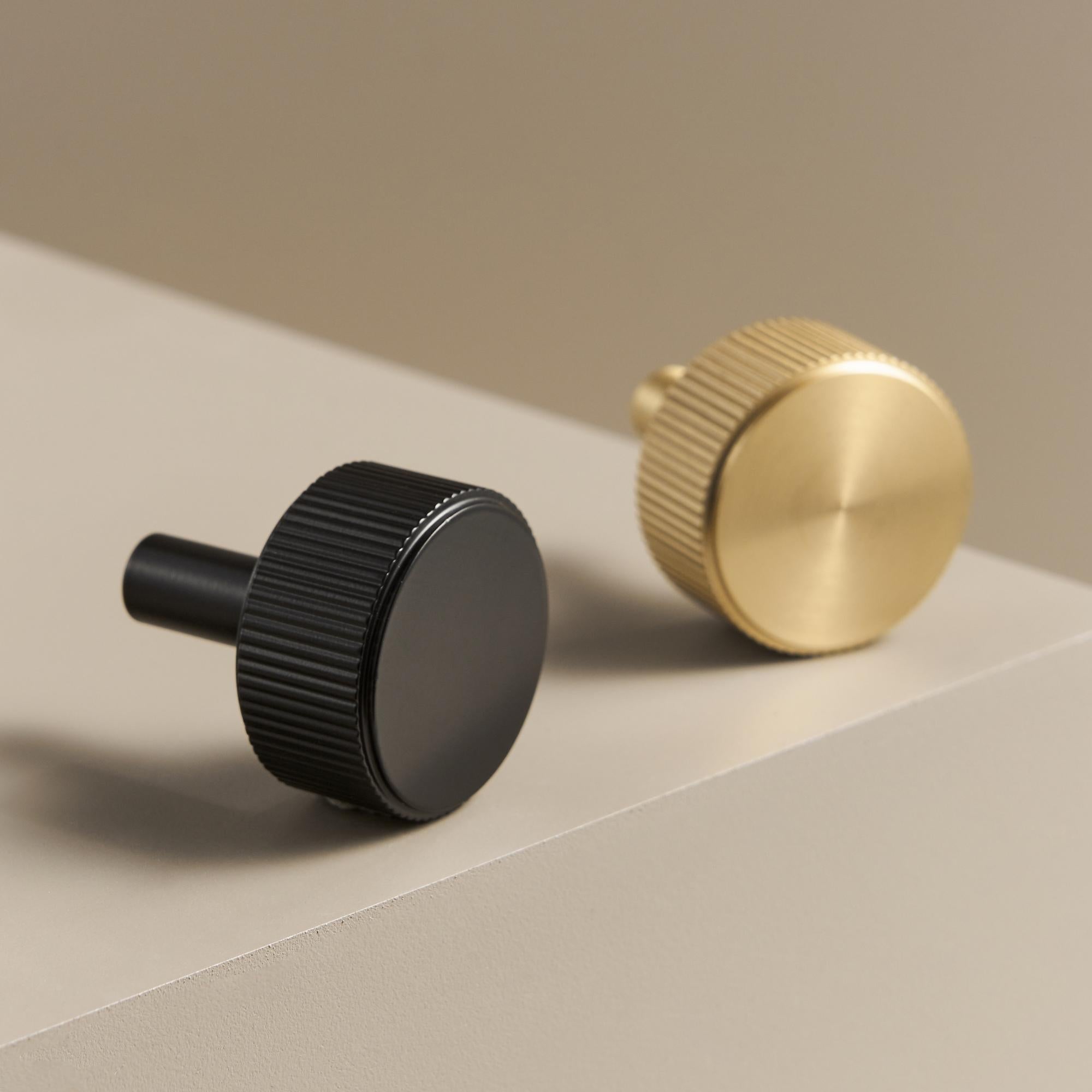 Pomello CH052 | Zigrinato | Ottone
